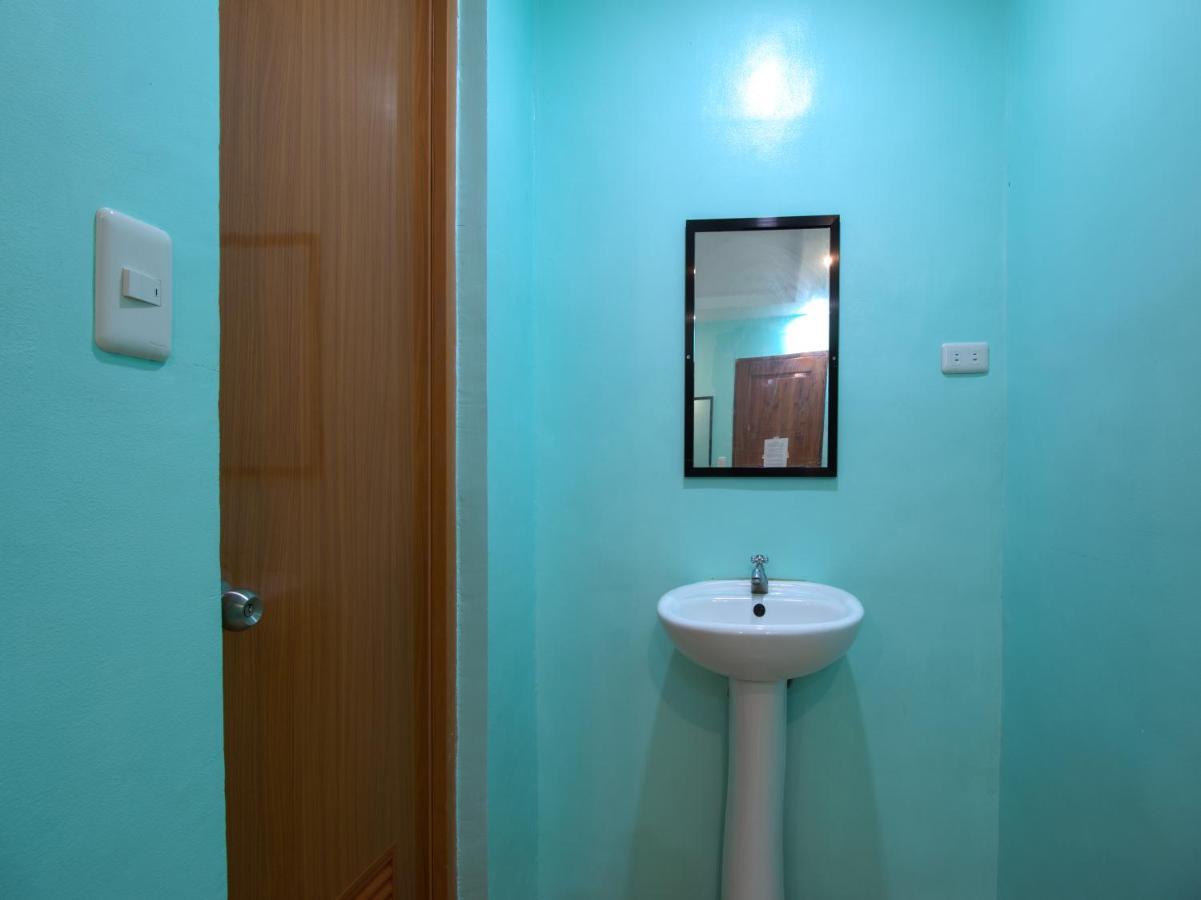 Oyo 777 Rn Guesthouse Моалбоал Экстерьер фото